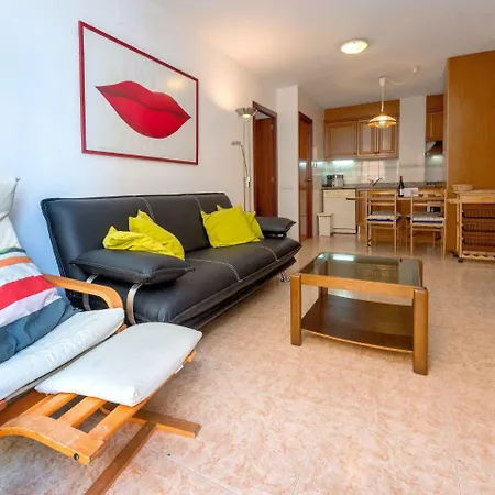 Primer De Maig By Interhome Apartament